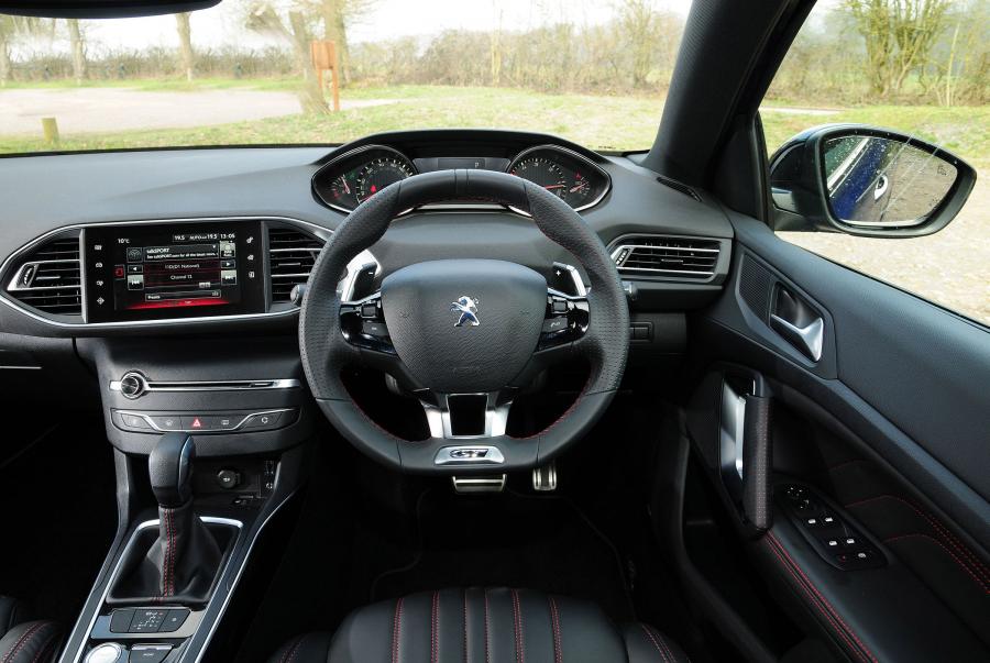  Peugeot 308 GT SW 2015 года  (UK) (фото 5 из 5)
